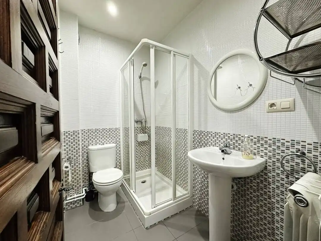 Badezimmer von Wohnung zur Miete in Toledo mit Klimaanlage, Heizung und Terrasse