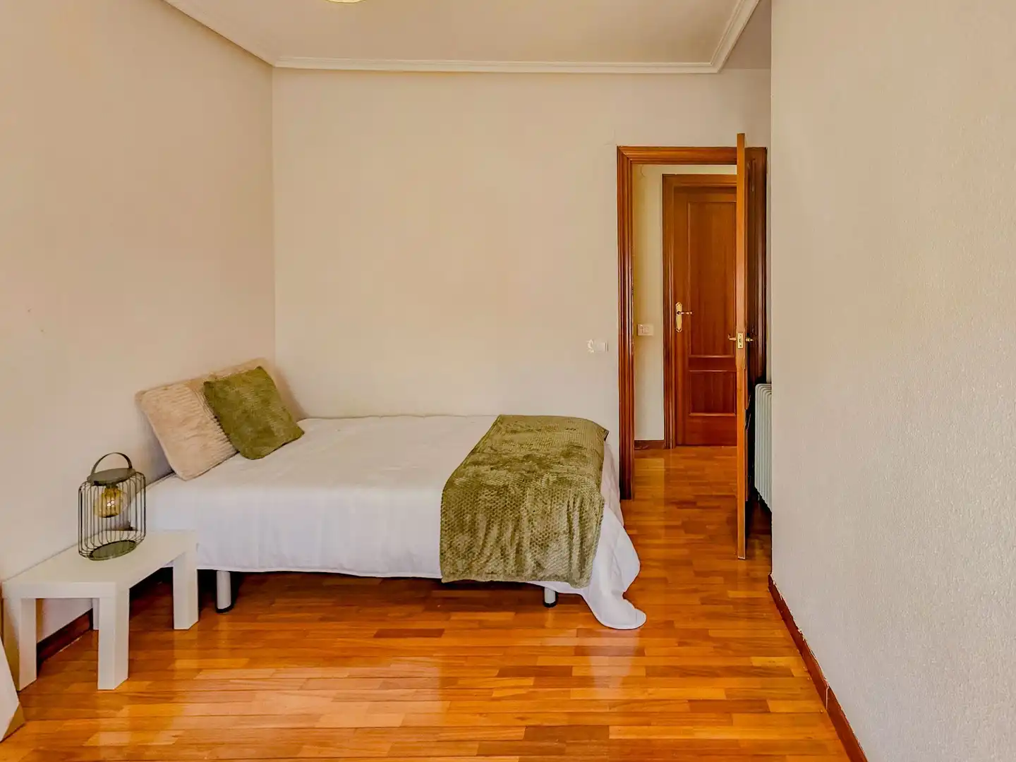 Habitación de Piso en venta en  Logroño con Calefacción, Trastero y Piscina comunitaria