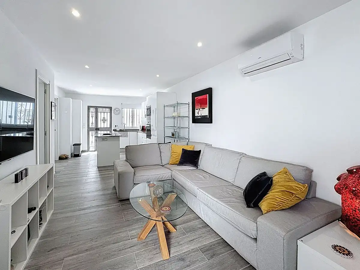 Wohnzimmer von Einfamilien-Reihenhaus zum Verkauf in Mijas mit Klimaanlage, Heizung und Terrasse