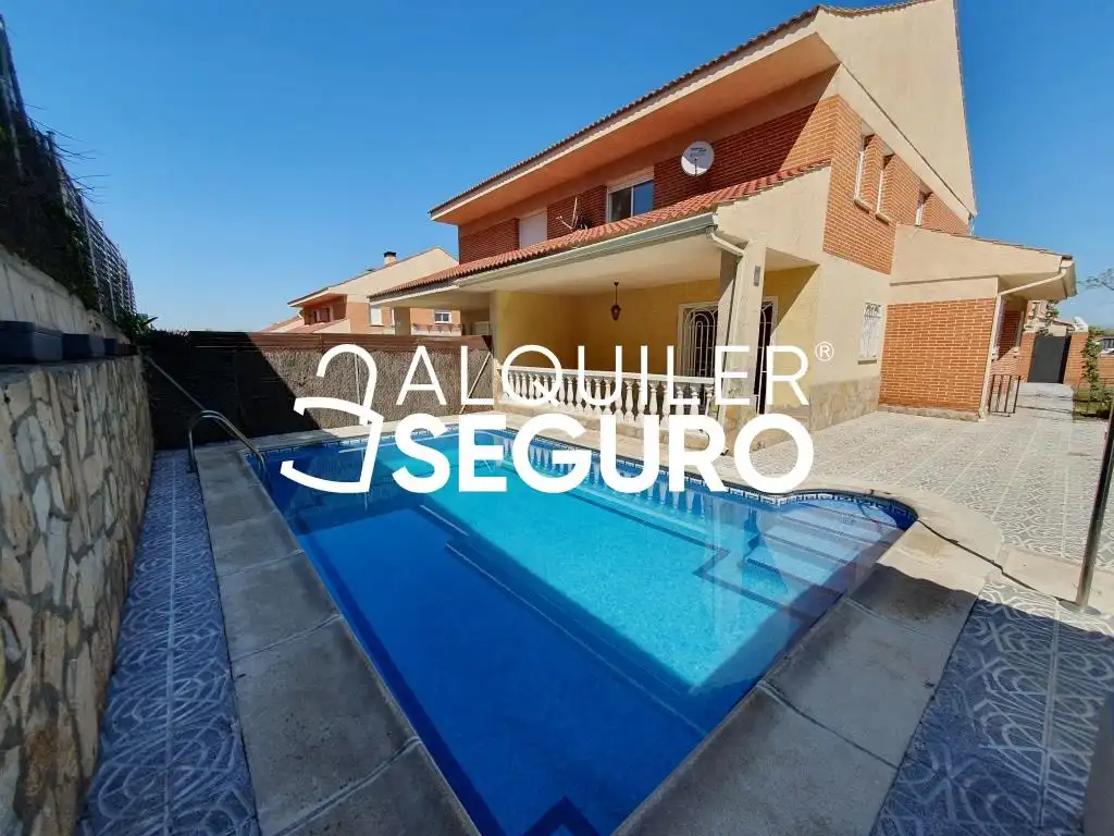 Exterior view of Houses for rent in Batres  with Heating, Terrace and Swimming Pool