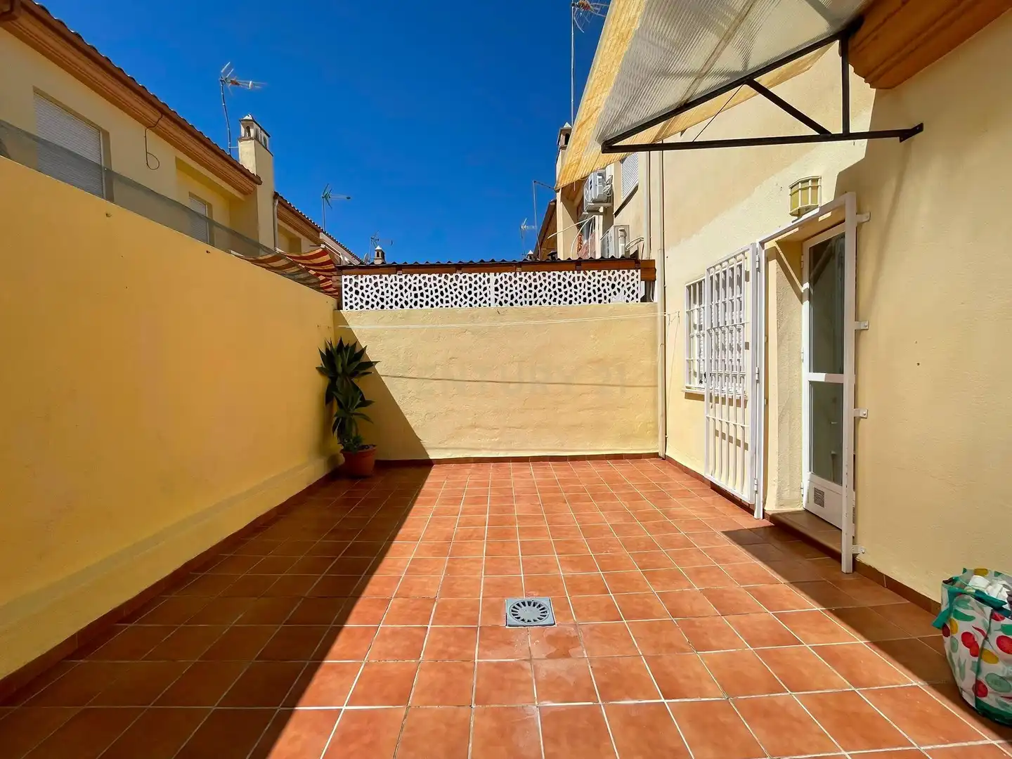 Exterior view of Houses for rent in Armilla  with Air Conditioner and Washing machine