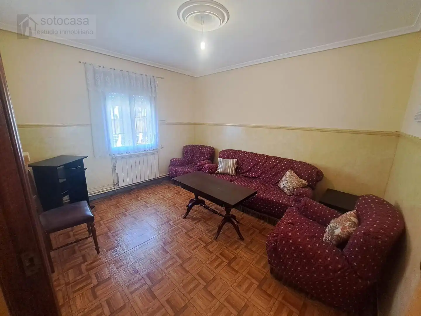 Sala d'estar de Pis en venda en Valladolid amb Calefacció i Moblat