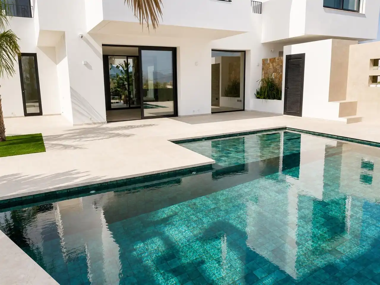 Piscina de Casa adosada en venda en L'Alfàs del Pi amb Aire condicionat, Jardí privat i Traster