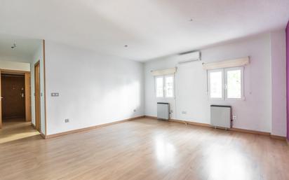Living room of Flat for sale in  Madrid Capital  with Heating and Terrace