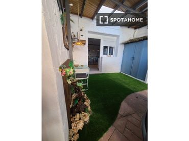 Flat with balcony to rent in Casco Antiguo