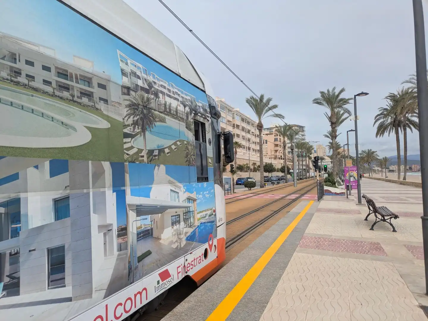 Vista exterior de Pis en venda en El Campello amb Balcó i Piscina comunitària