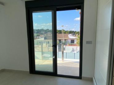 Chalet con balcón en venta en Los Balcones - Los Altos