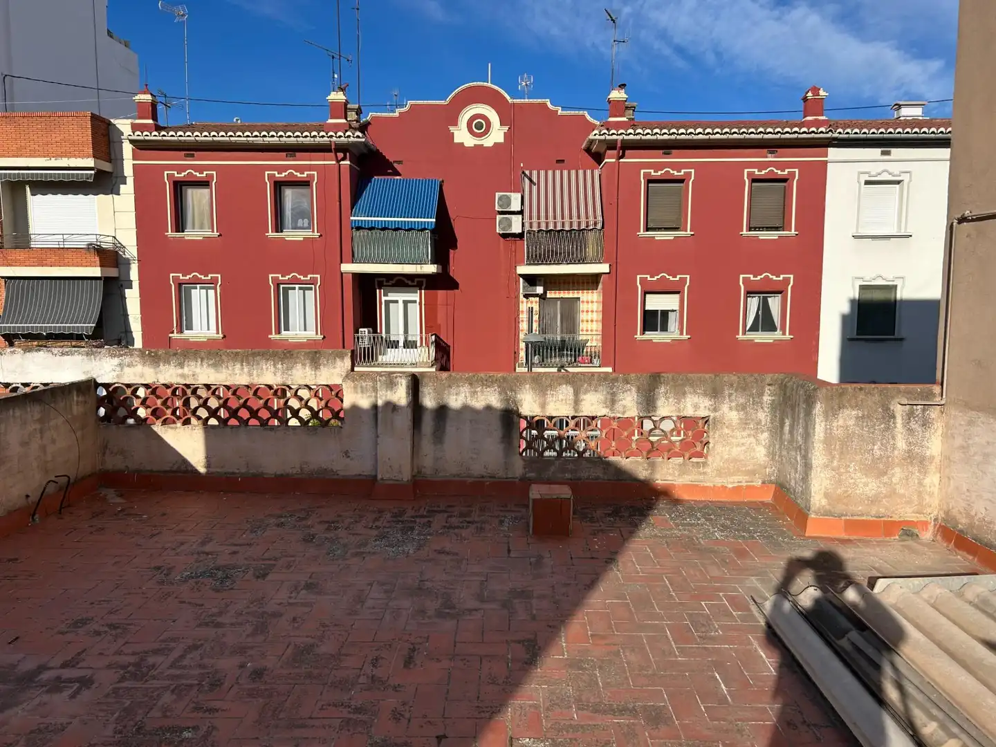 Vista exterior de Edificio en venta en Sagunto / Sagunt
