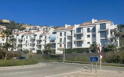 Vista exterior de Àtic en venda en Manilva amb Aire condicionat i Terrassa