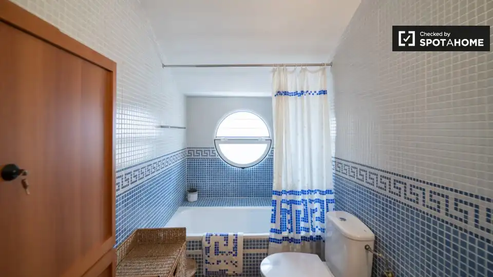 Badezimmer von Wohnung zur Miete in Sagunto / Sagunt mit Klimaanlage, Heizung und Möbliert