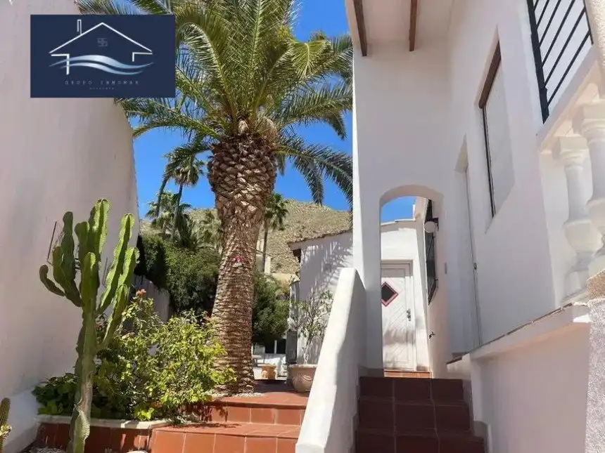 Vista exterior de Casa o xalet en venda en El Campello amb Aire condicionat, Calefacció i Jardí privat