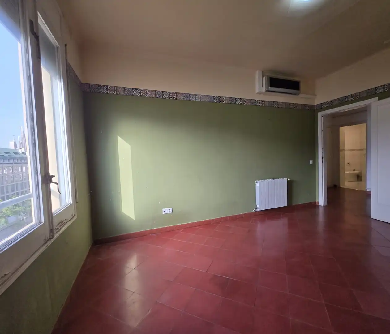 Attic for sale in Barcelona  with Air Conditioner, Terrace and Alarm