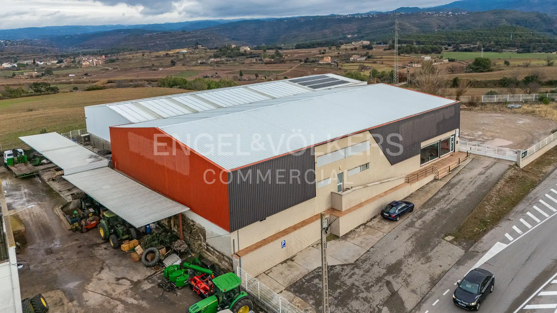 Vista exterior de Nau industrial en venda en Manresa