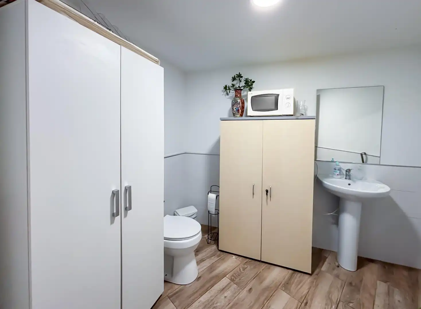 Bathroom of Office for rent in Pla - Carolinas