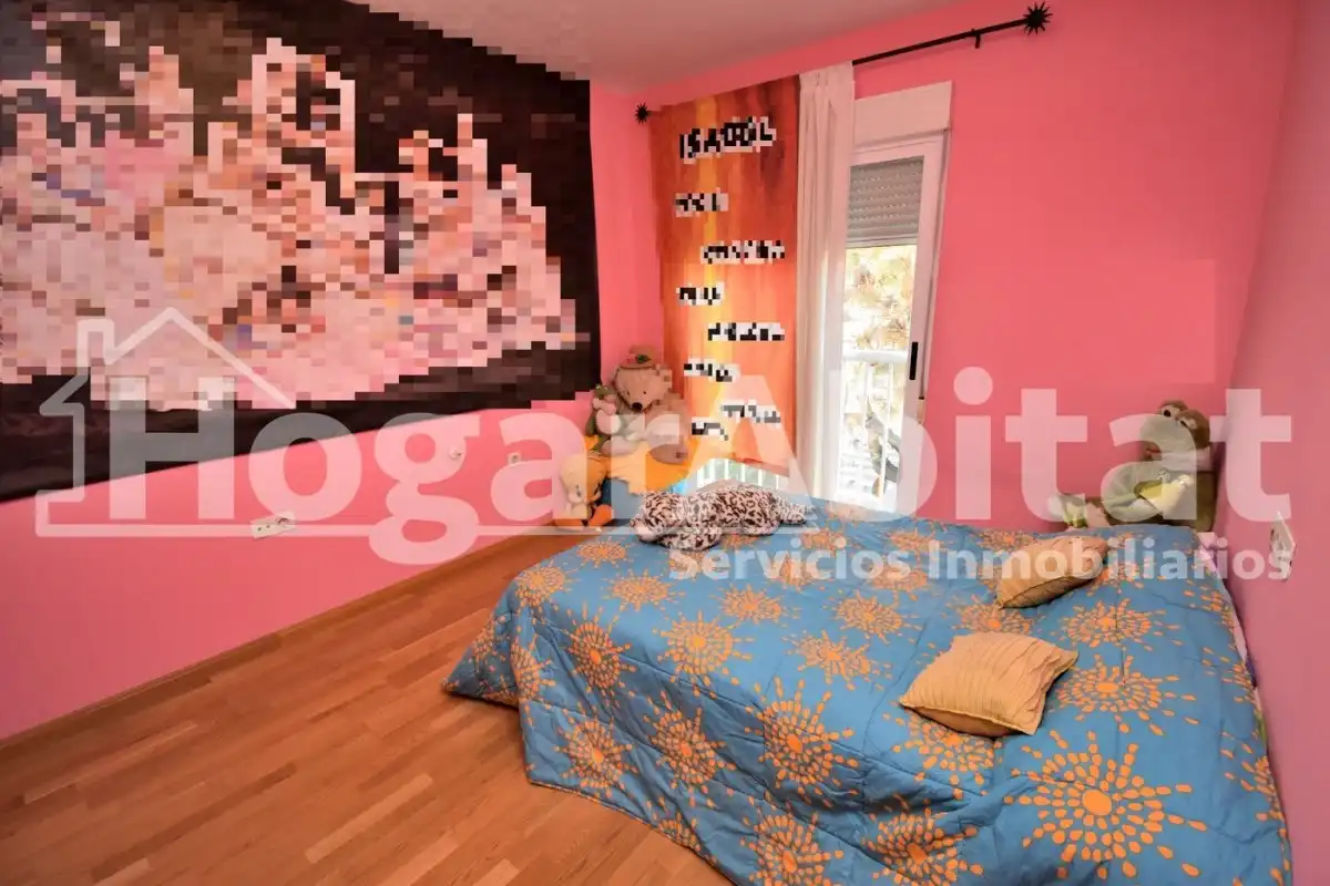 Habitación de Casa adosada en venta en Burriana / Borriana con Jardín privado, Terraza y Piscina comunitaria