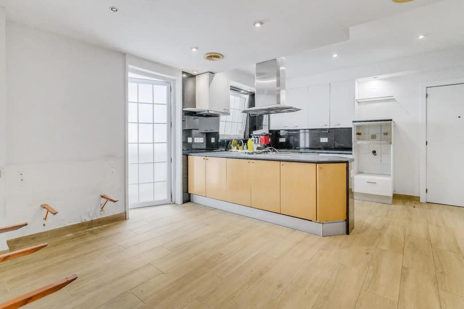 Küche von Maisonette zum Verkauf in Barcelona mit Klimaanlage, Parkett und Terrasse