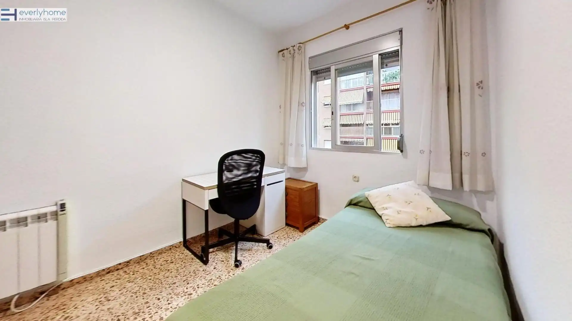 Bedroom of Flat for sale in Valencia  with Furnished and Balcony