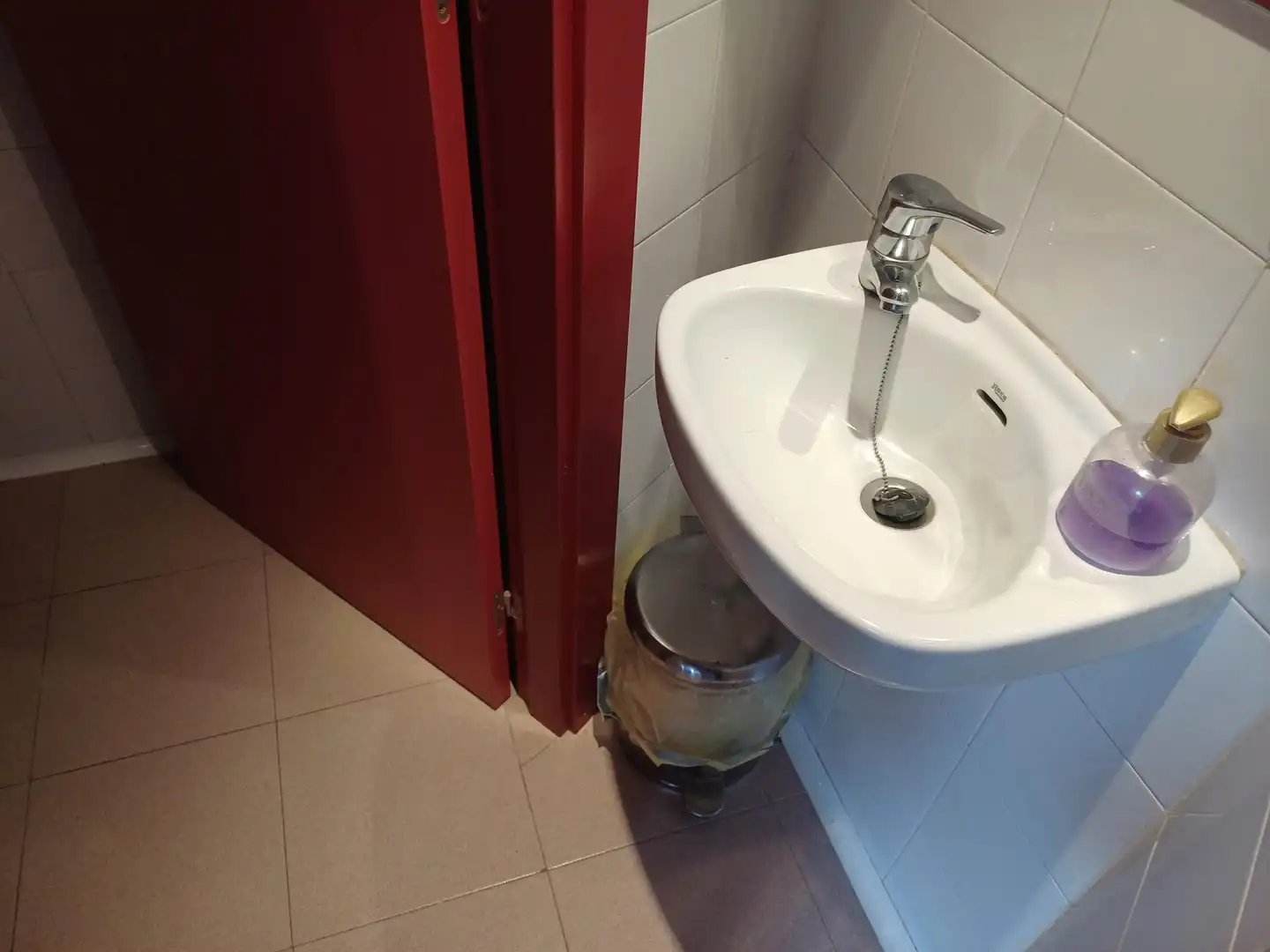 Bathroom of Commercial properties for rent in Vitoria - Gasteiz  with Air Conditioner, Parquet flooring and Furnished
