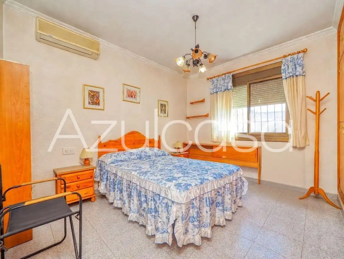 Dormitori de Casa o xalet en venda en Busot amb Aire condicionat, Traster i Piscina