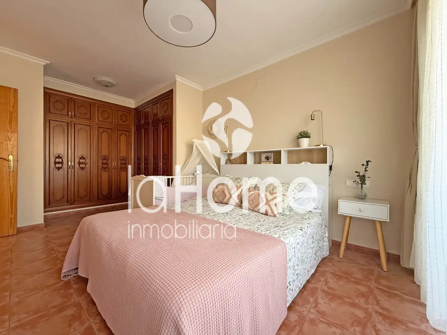 Habitación de Casa adosada en venta en Bétera con Calefacción, Terraza y Horno