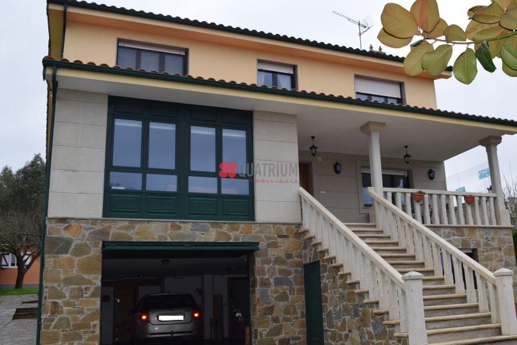 Vista exterior de Casa o xalet en venda en Boqueixón amb Calefacció, Jardí privat i Parquet