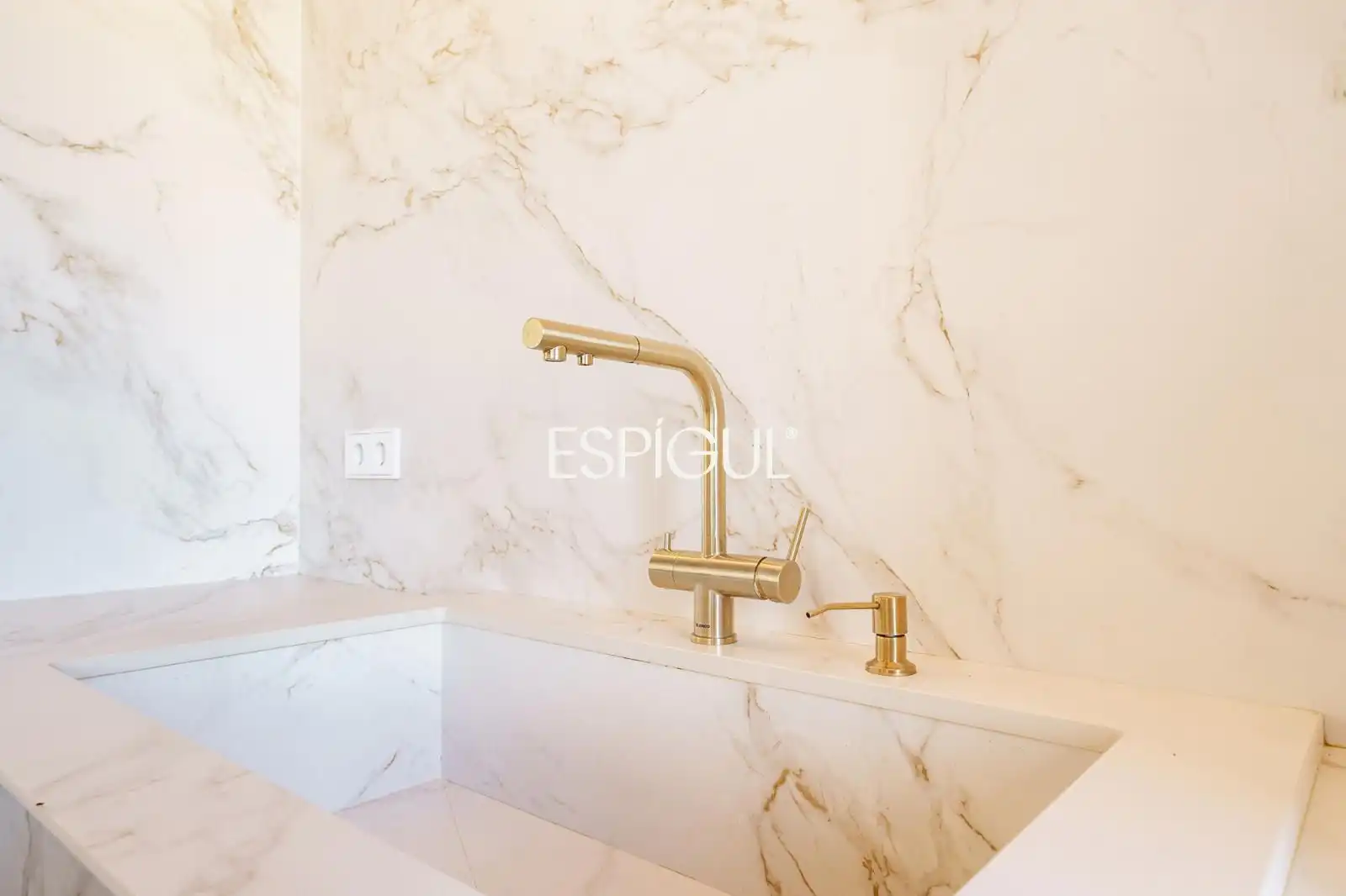 Bathroom of Attic for sale in Barcelona  with Air Conditioner, Heating and Parquet flooring