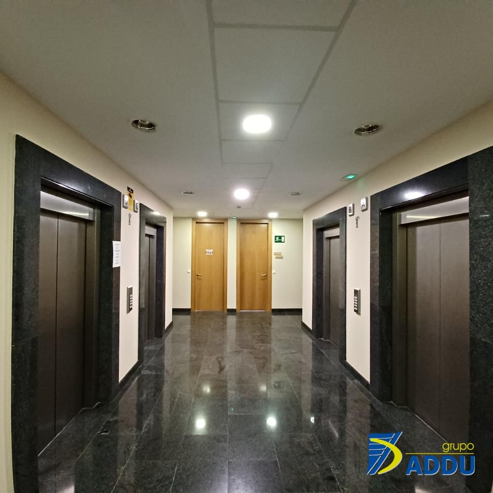 Office for sale in  Sevilla Capital  with Air Conditioner
