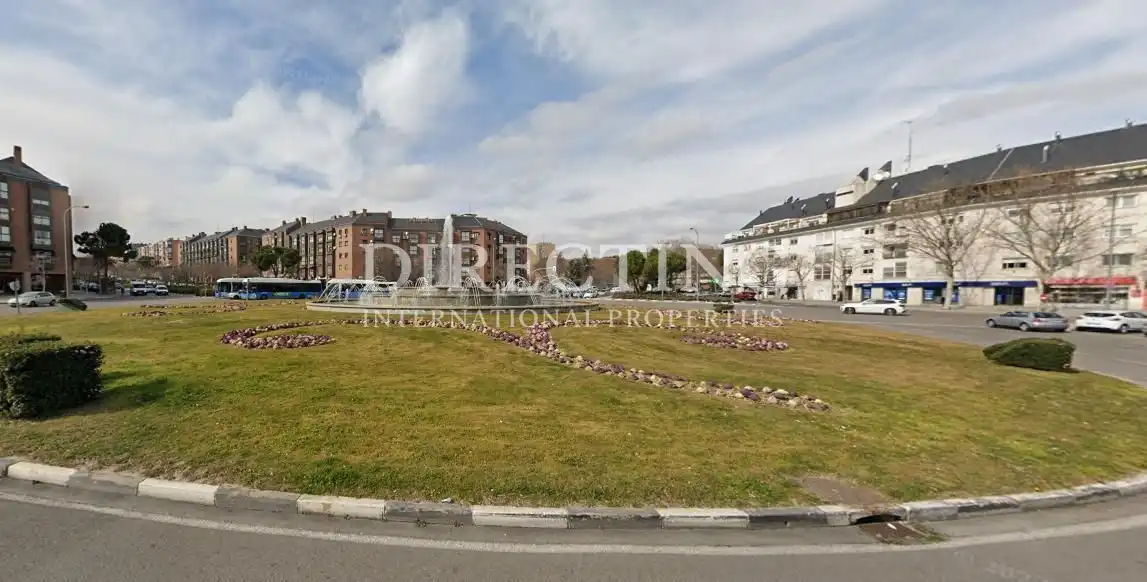 Vista exterior de Casa o xalet en venda en Madrid amb Aire condicionat, Calefacció i Jardí privat