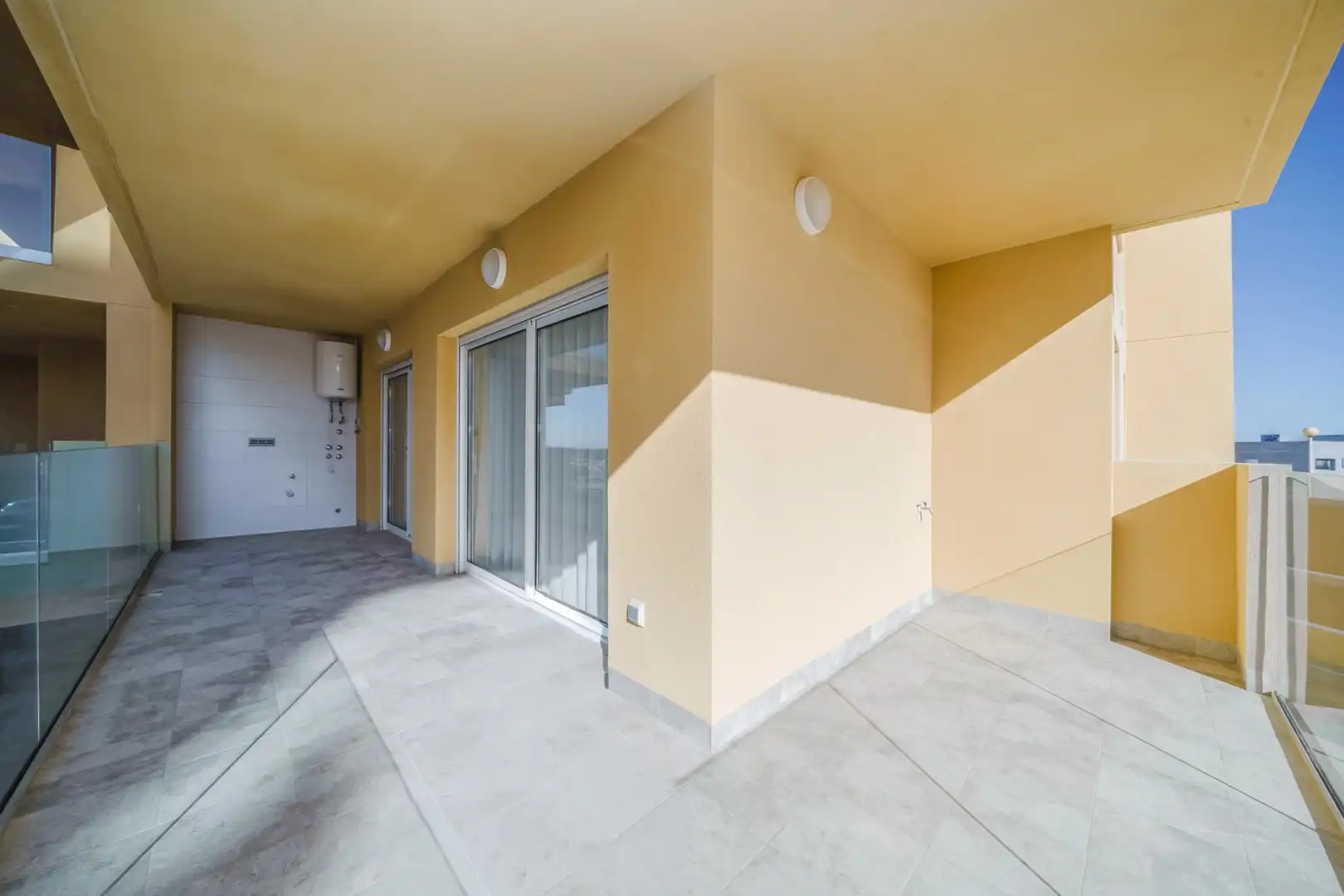 Vista exterior de Apartament en venda en La Manga del Mar Menor amb Aire condicionat, Terrassa i Piscina