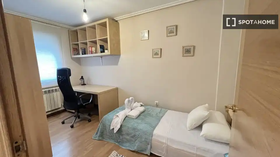 Habitación de Piso de alquiler en Madrid con Aire acondicionado, Calefacción y Amueblado