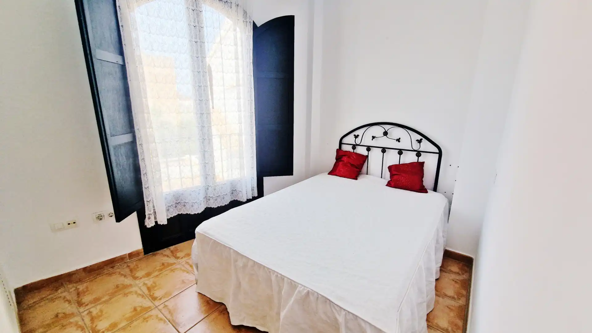Dormitori de Apartament en venda en Vélez de Benaudalla amb Aire condicionat, Calefacció i Balcó