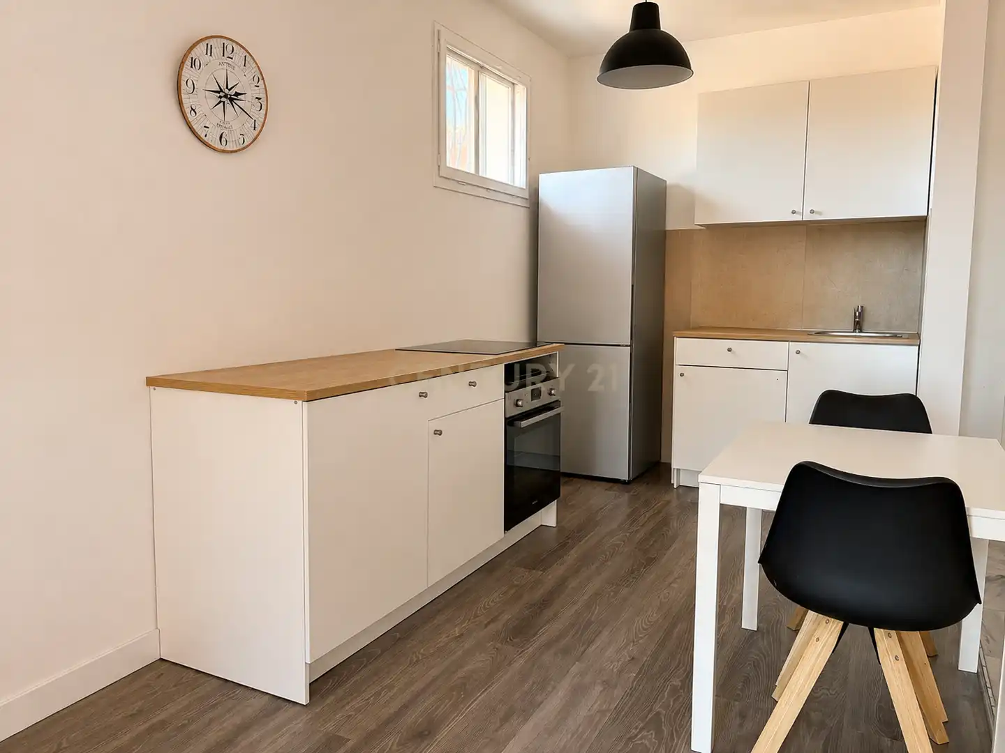 Cuina de Apartament de lloguer en Benalmádena amb Aire condicionat, Jardí privat i Piscina