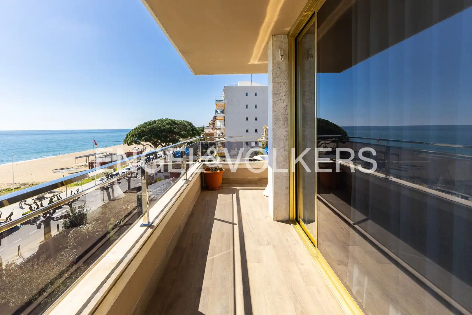 Vista exterior de Piso en venta en Caldes d'Estrac con Aire acondicionado, Calefacción y Jardín privado