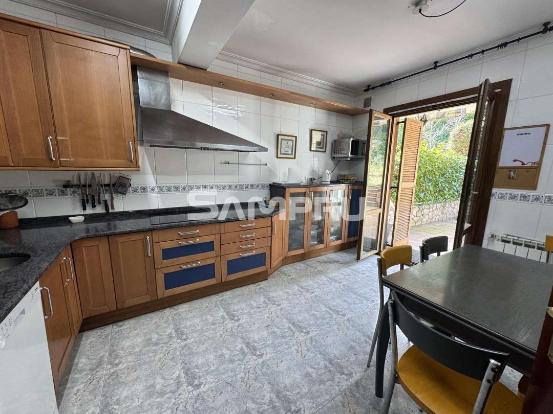 Cuina de Casa adosada en venda en Aretxabaleta amb Calefacció, Jardí privat i Terrassa