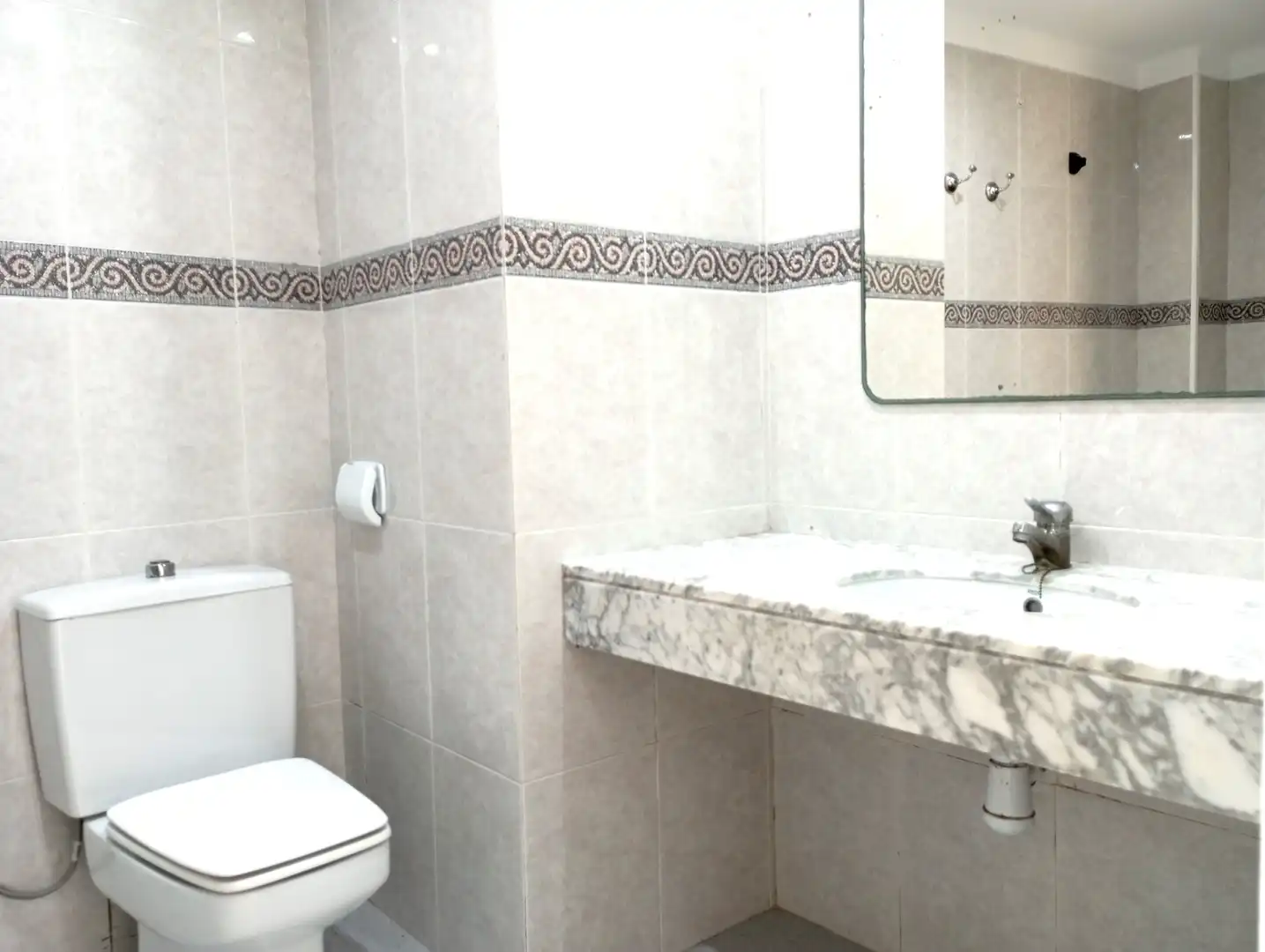 Baño de Piso en venta en Salt con Calefacción, Trastero y Horno