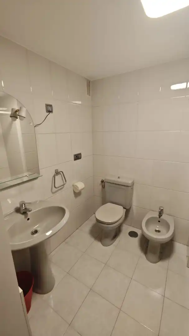 Baño de Piso de alquiler en Culleredo con Jardín privado, Parquet y Amueblado