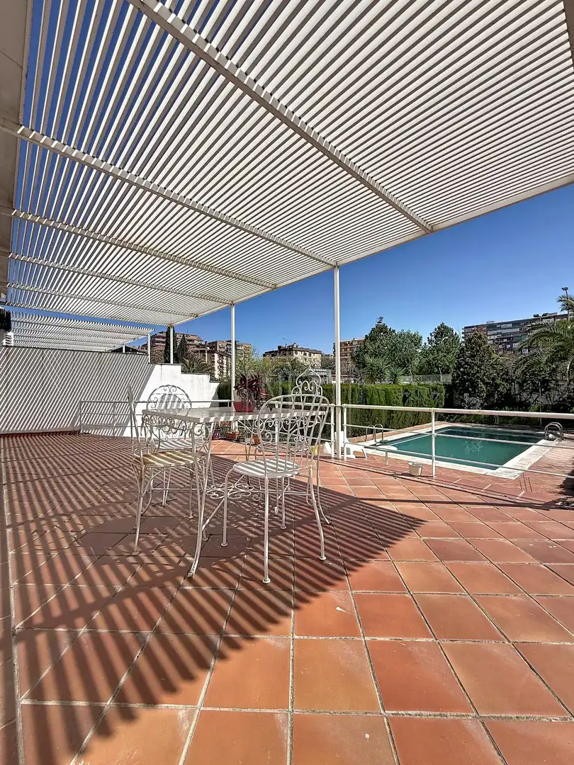Terrasse von Einfamilien-Reihenhaus zum Verkauf in Granada mit Klimaanlage, Privatgarten und Terrasse