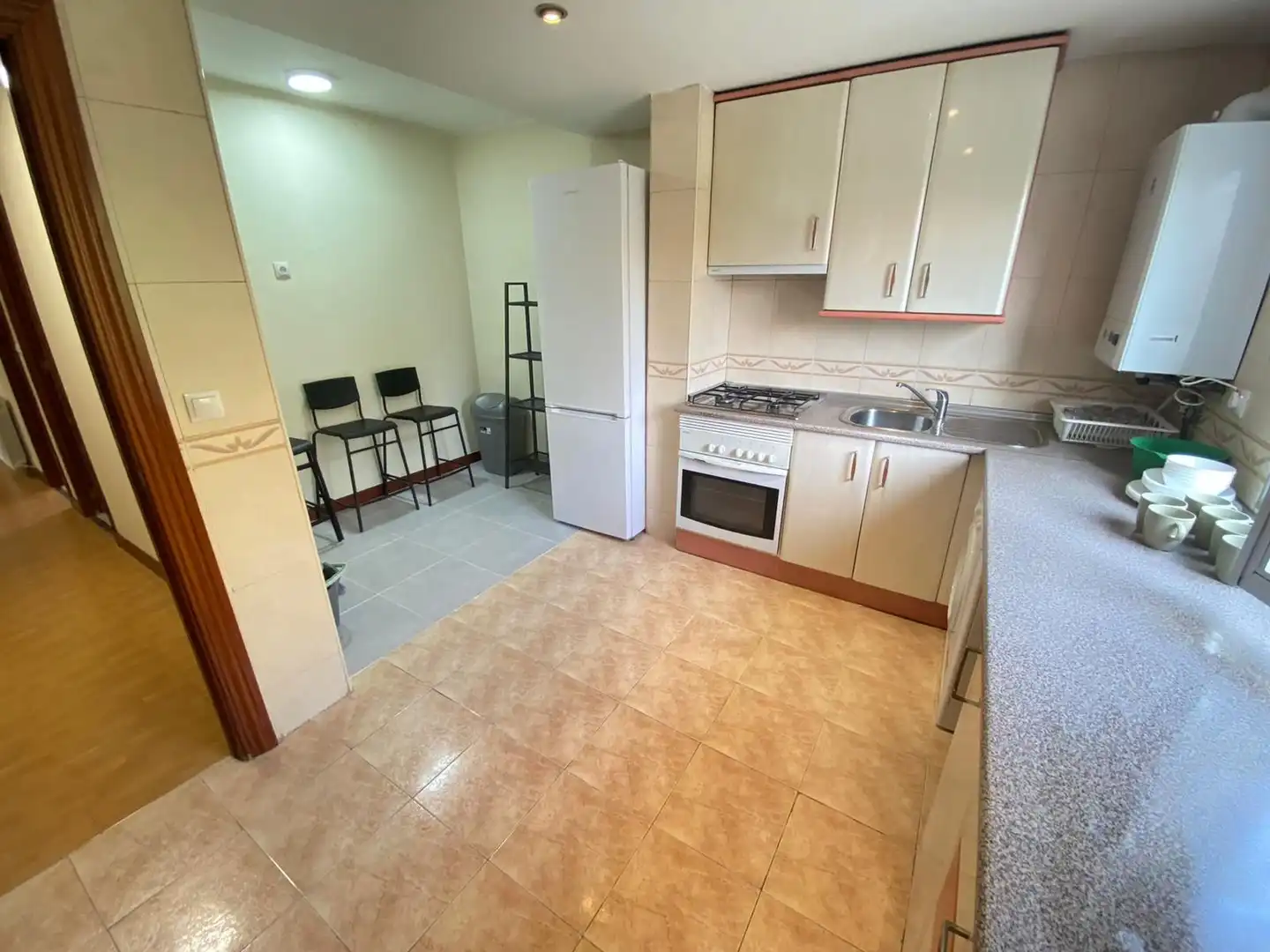 Room in Calle Pico de Alba, 2, Palomeras Bajas
