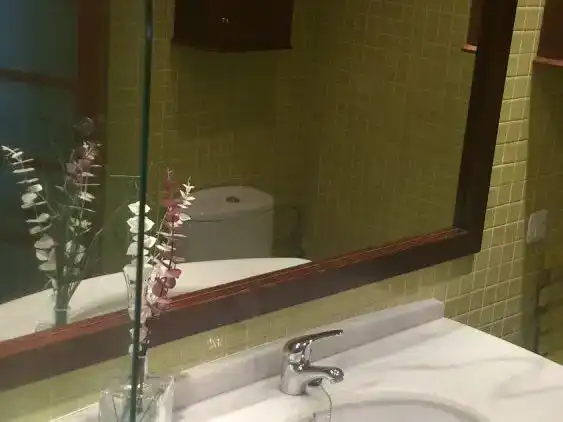 Badezimmer von Dachboden zur Miete in Navalmoral de la Mata mit Klimaanlage