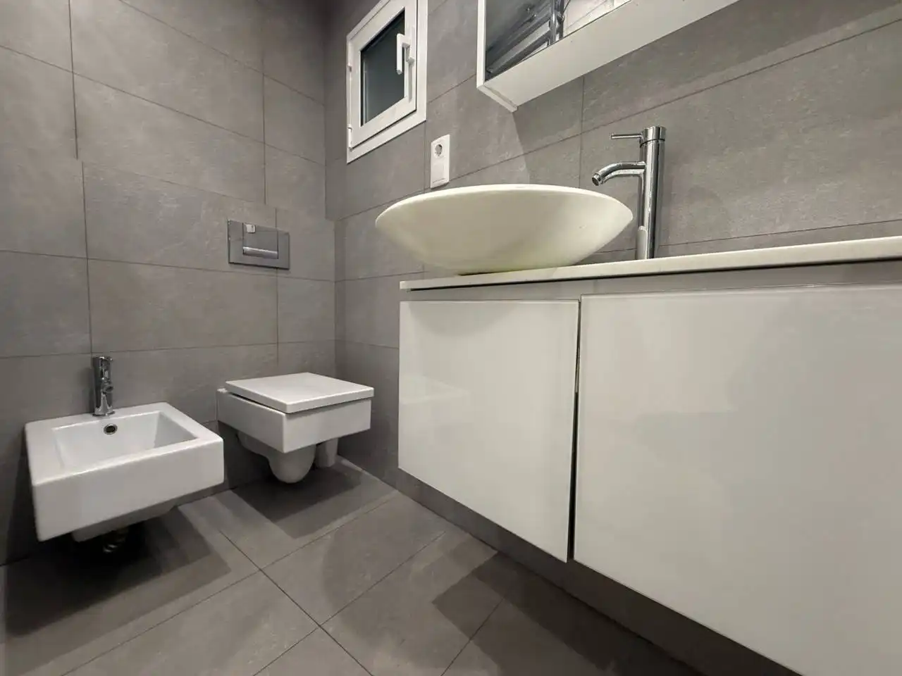 Bathroom of Flat for rent in Valencia  with Air Conditioner, Heating and Furnished