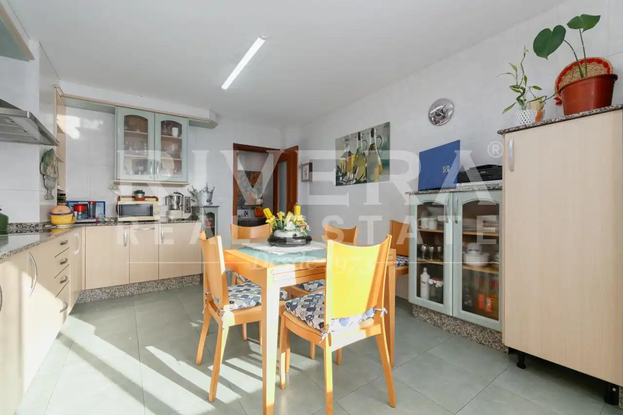 Cocina de Casa o chalet en venta en Vigo  con Calefacción, Jardín privado y Parquet