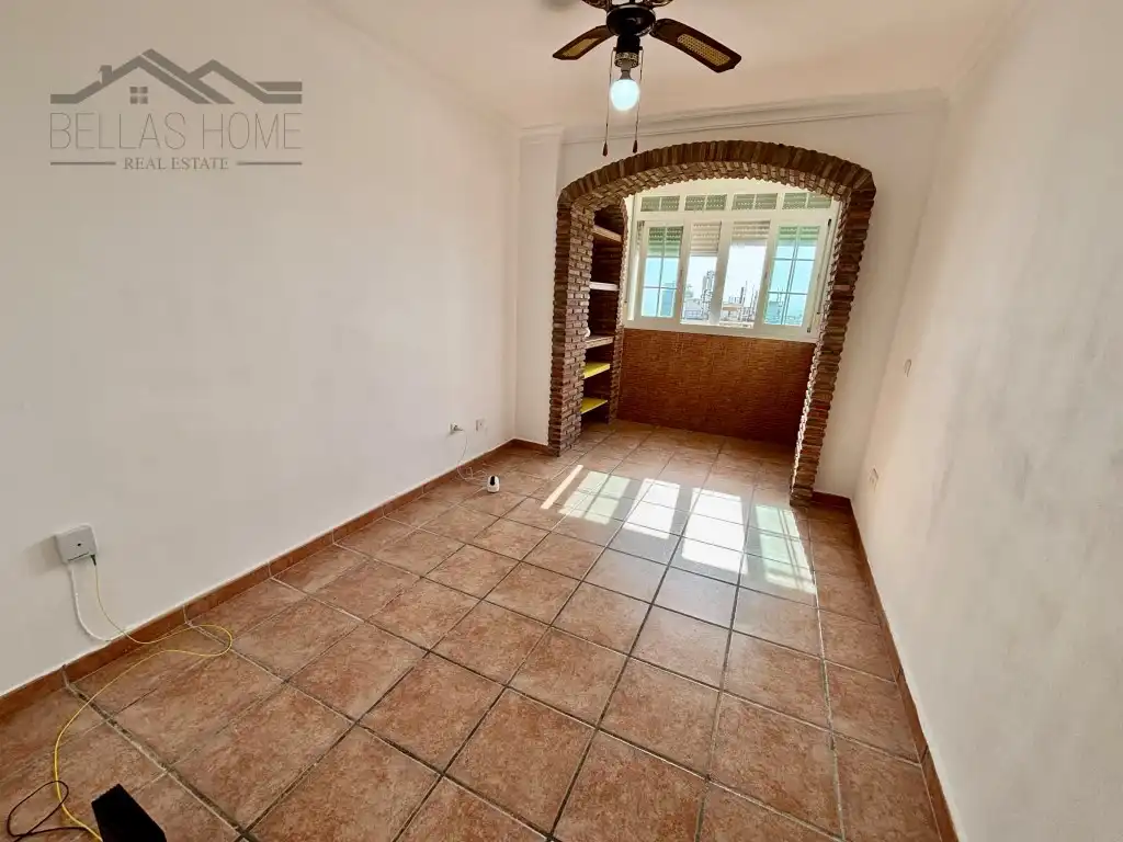 Habitación de Piso de alquiler en Estepona con Aire acondicionado, Terraza y Amueblado