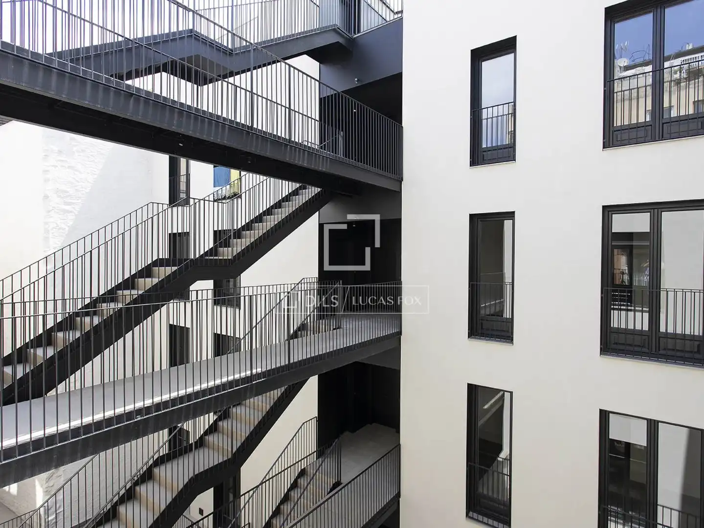 Vista exterior de Piso en venta en Barcelona con Aire acondicionado, Calefacción y Terraza