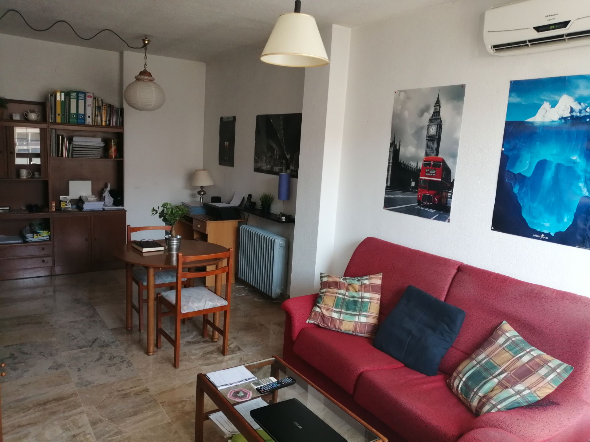 Sala d'estar de Apartament de lloguer en  Granada Capital amb Aire condicionat, Calefacció i Moblat
