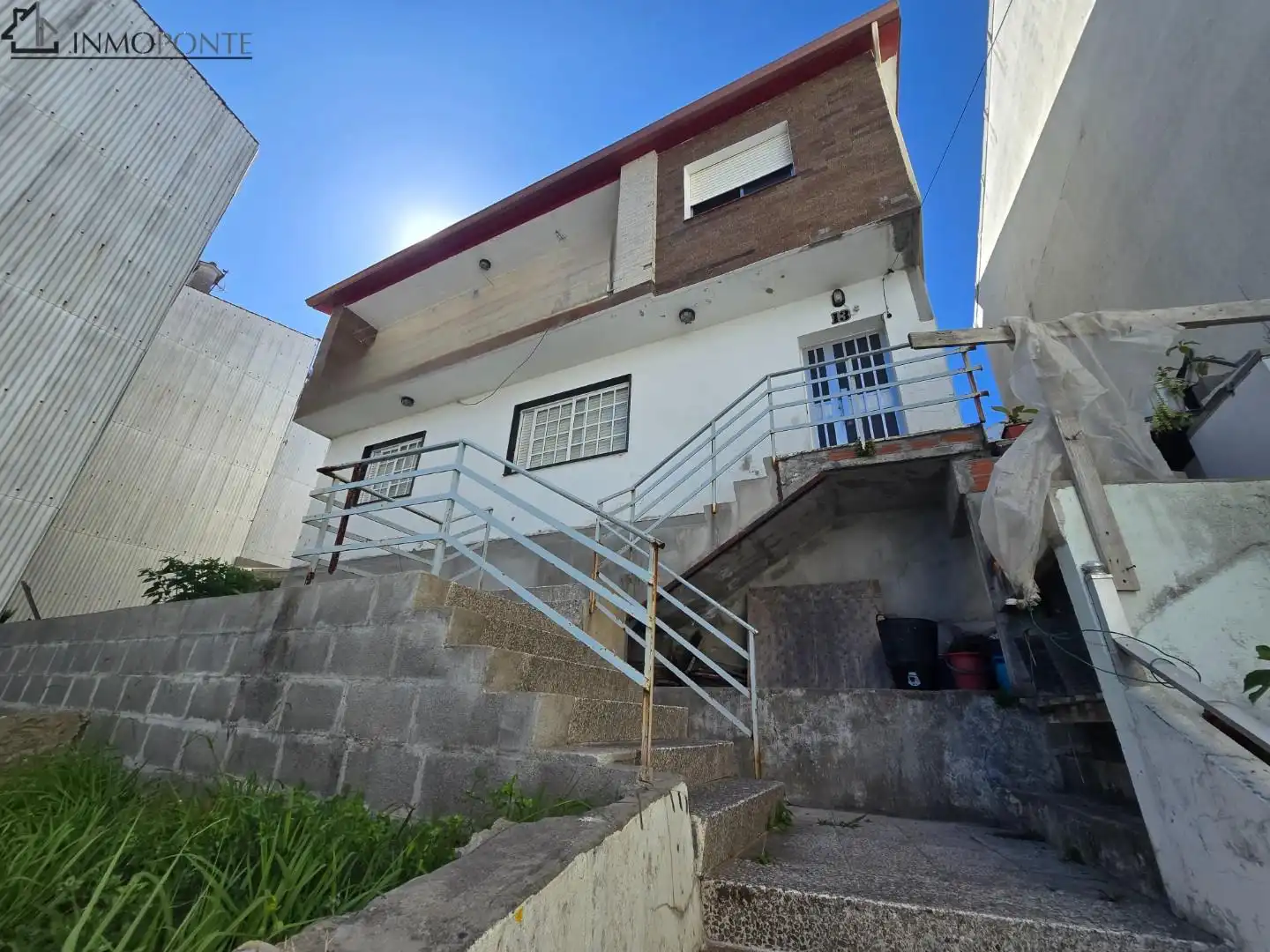 Vista exterior de Casa o xalet en venda en Poio amb Jardí privat
