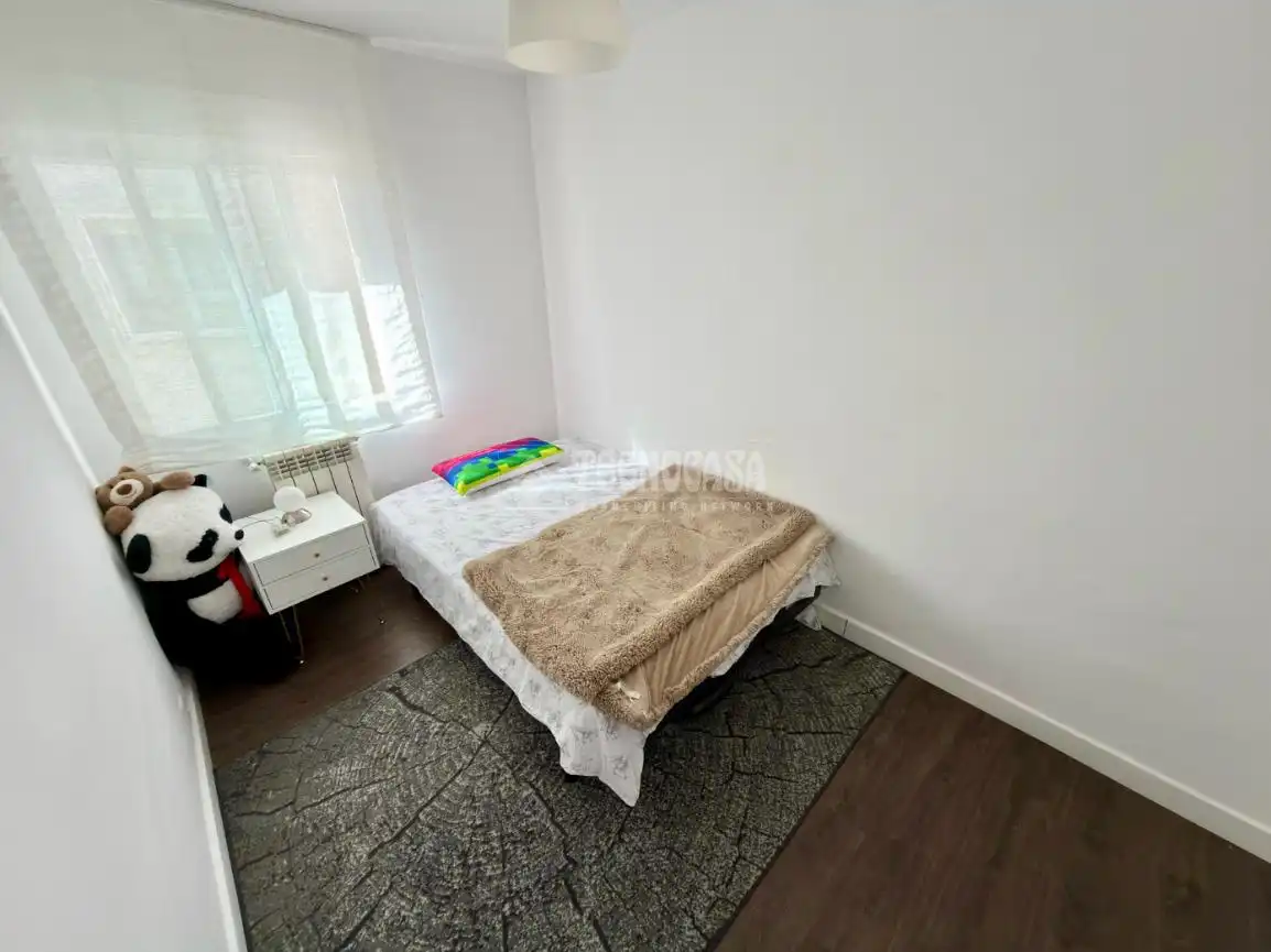Schlafzimmer von Wohnung zum Verkauf in Cabanillas del Campo mit Klimaanlage, Heizung und Terrasse