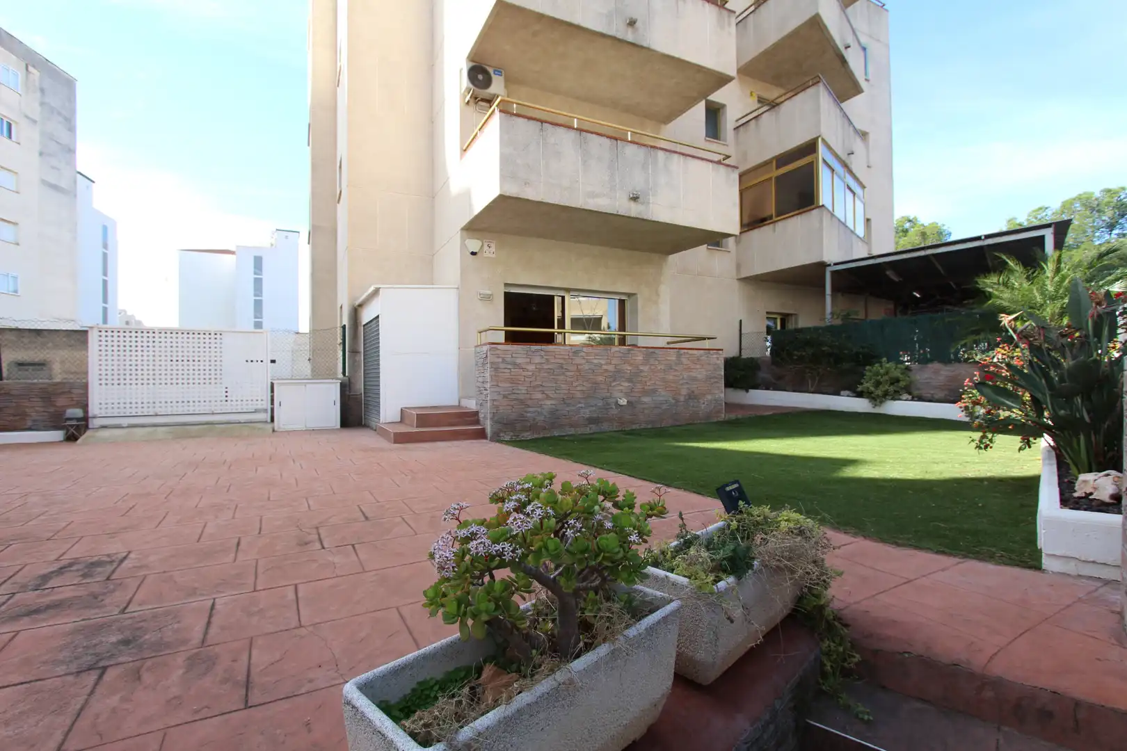 Vista exterior de Apartamento en venta en Mont-roig del Camp con Aire acondicionado, Jardín privado y Terraza