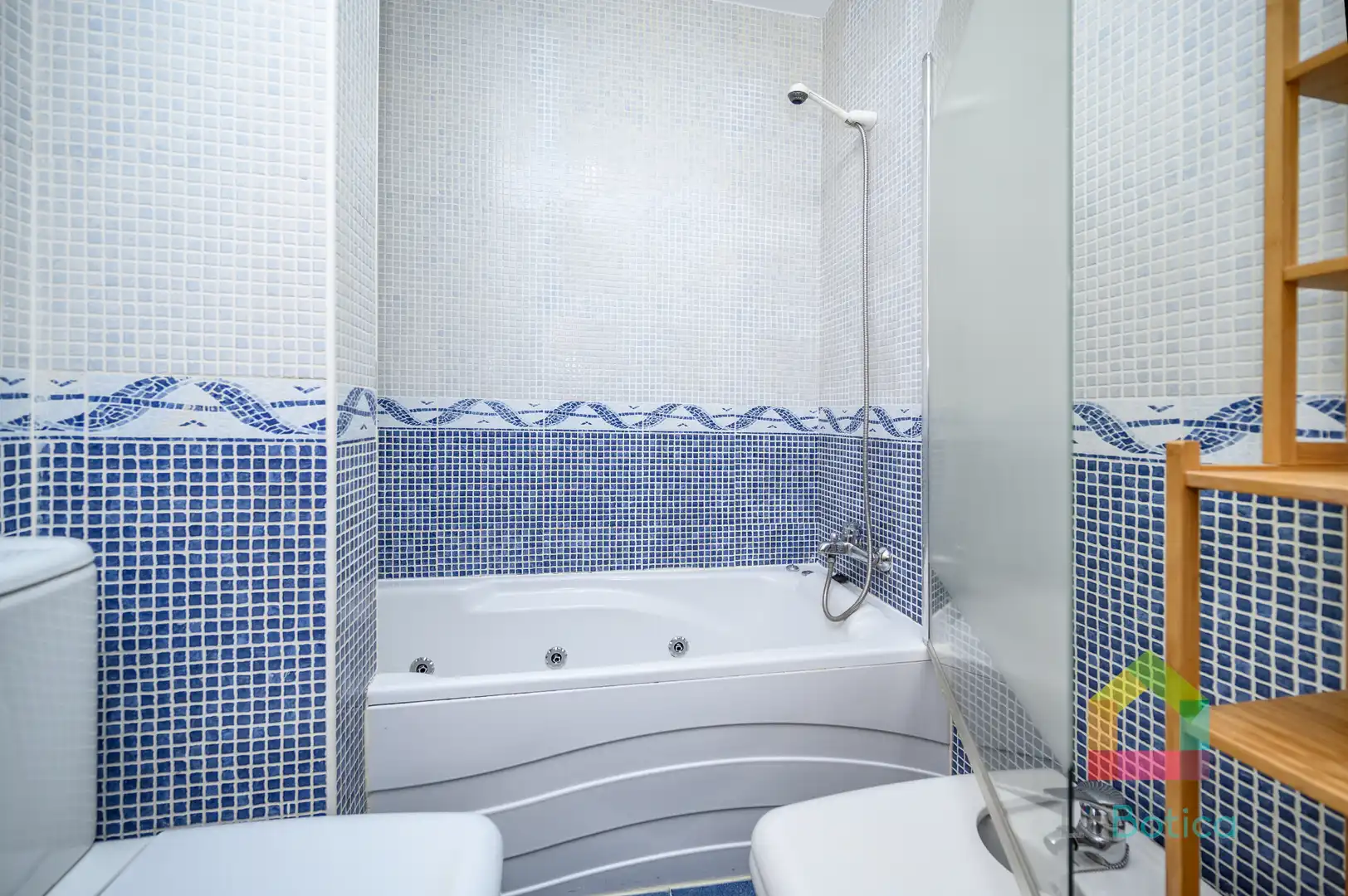 Bany de Apartament en venda en Toledo amb Aire condicionat, Moblat i Piscina comunitària