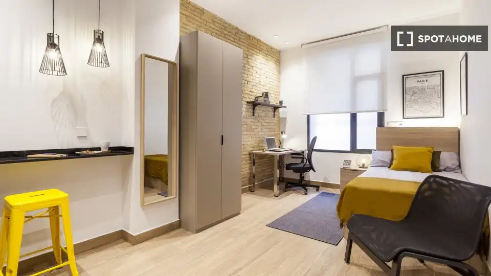 Bedroom of Flat for rent in Valencia  with Air Conditioner, Heating and Furnished