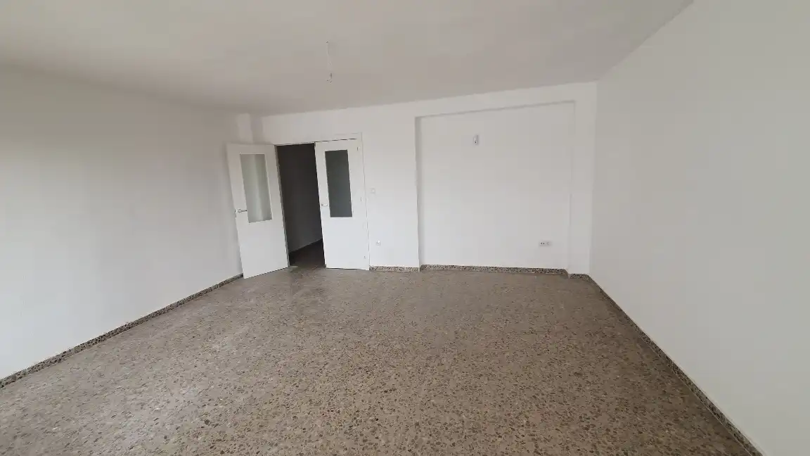 Piso en venta en Villena con Balcón